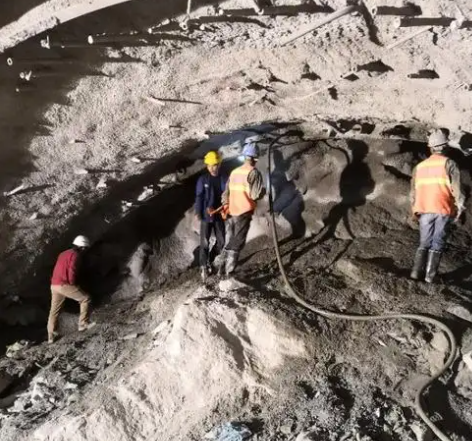 黄南拱顶带模注浆料的施工流程及注意事项